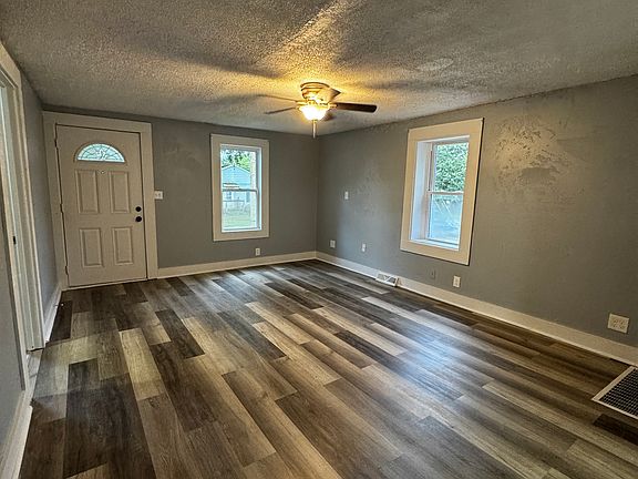 3rd image of 409 Center Ave