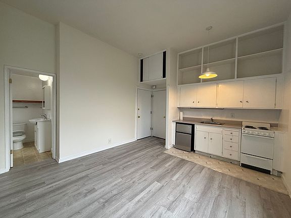 2nd image of 3055-3063 Sacramento St #13