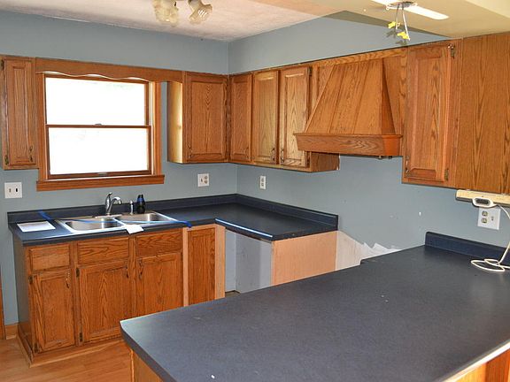 3rd image of 68 Eastmanville St