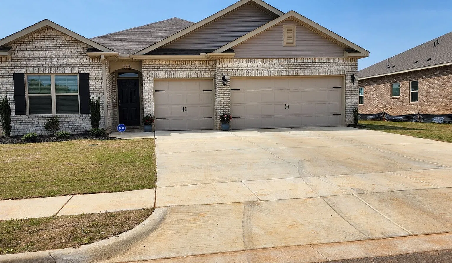 Charming 4BR House in Huntsville — Photo 1