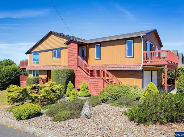 514 NW 10th St, Newport, OR 97365