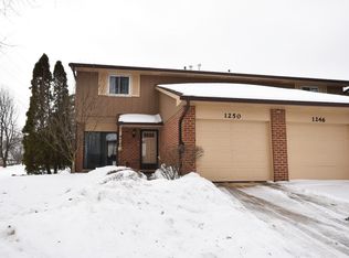1250 Hailshaw Ct, Wheaton, IL 60189