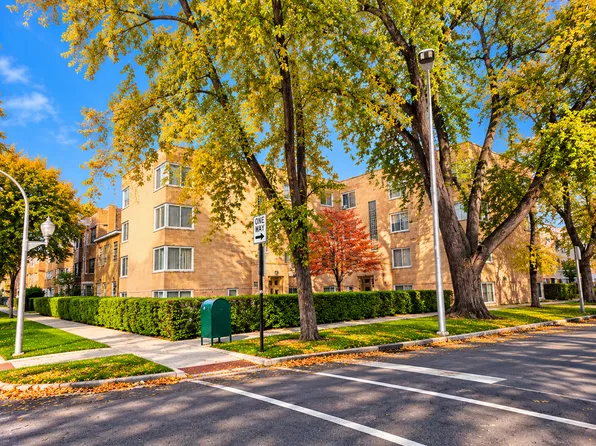 6303 N Troy St APT 2, Chicago, IL 60659