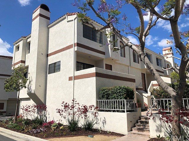 1st image of 2971 Plaza Del Amo Unit 300