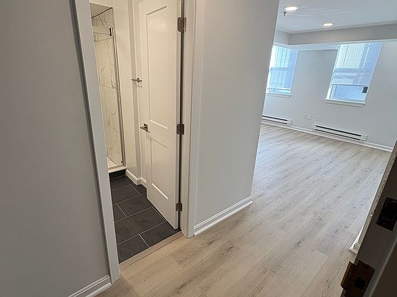 2nd image of 28 Queensberry St APT 4