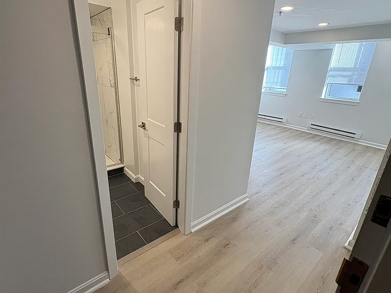 28 Queensberry St #4 — Photo 2