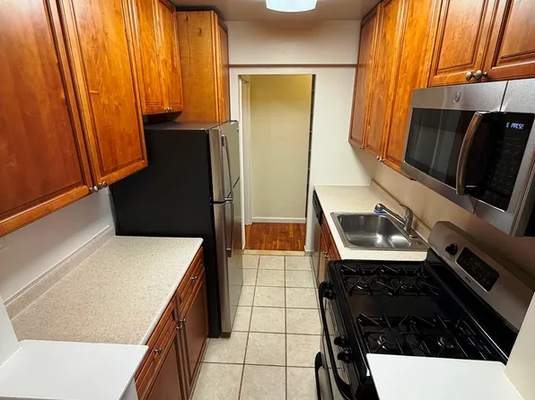 23-50 Waters Edge Drive image 15 of 25