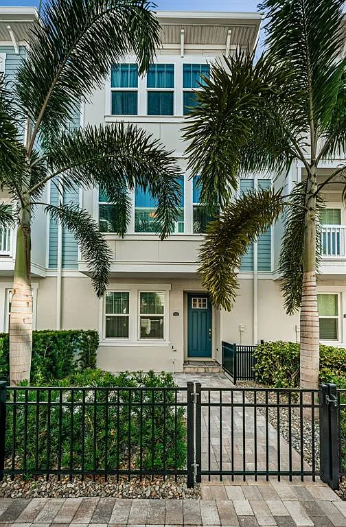 3 bed, 3.5 bath, 1941 sqft, $4,600 — Photo 1