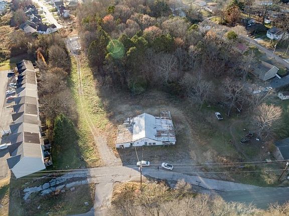 4th image of 200 W Hills Dr