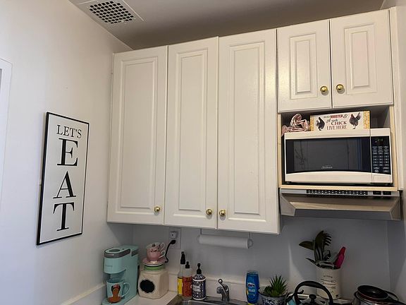 2nd image of 428 E 77th St APT 3A