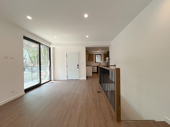 3rd image of 3710 N Kenmore Ave #1