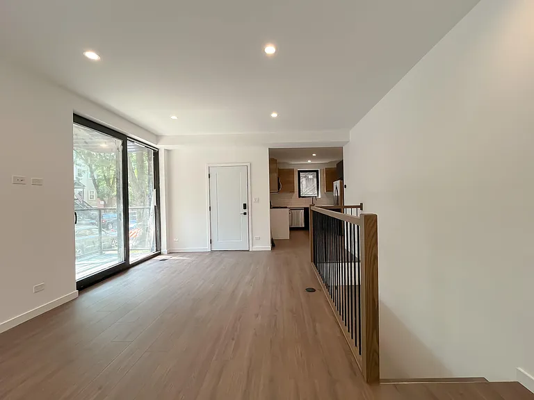3710 N Kenmore Ave #1 — Photo 1