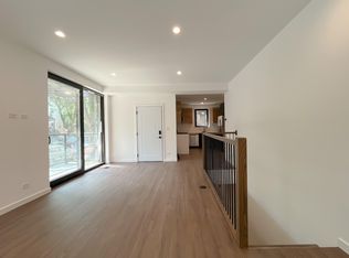 3710 N Kenmore Ave #1, Chicago, IL 60613