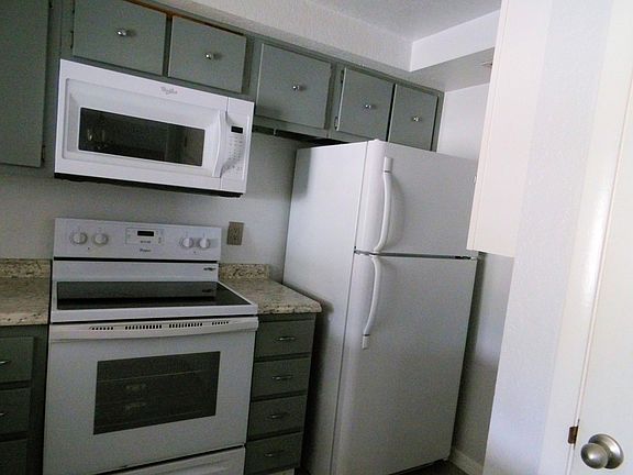 5th image of 2839 NE 3rd St APT 106