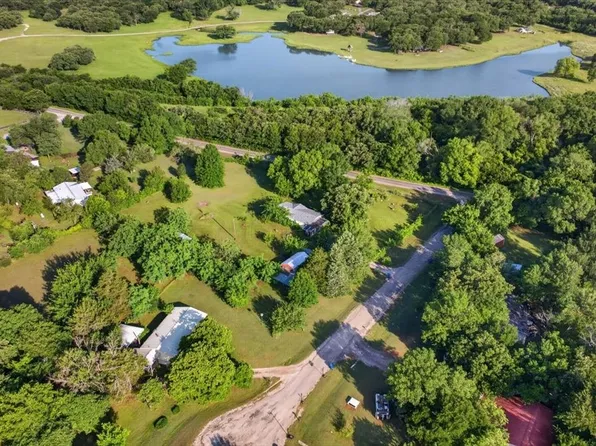 700 Kim Ct, Cleburne, TX 76031