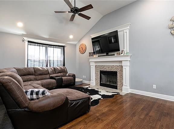 5th image of 18612 Primrose St
