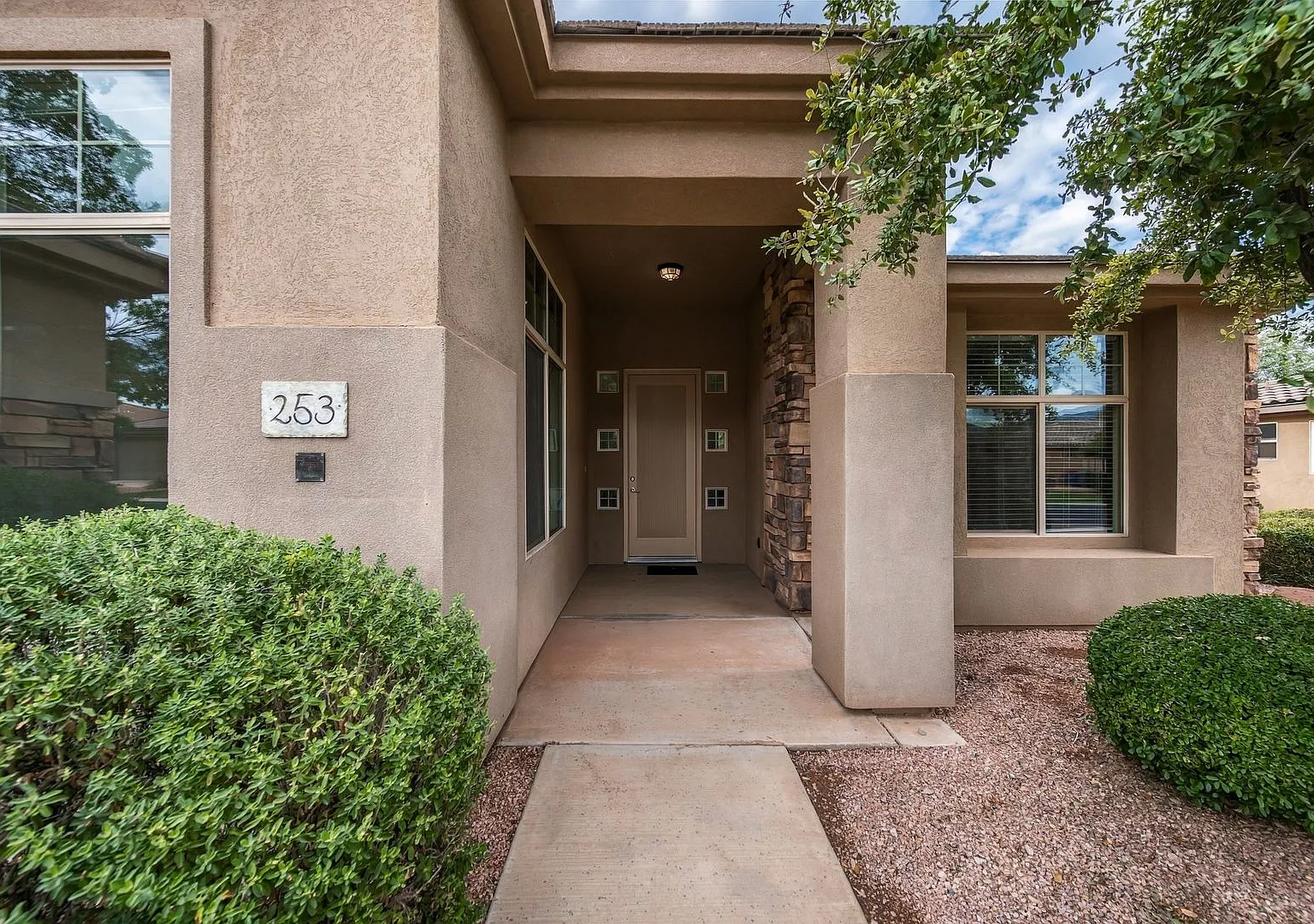 Beautiful 3 Bedroom Home in Ivins! — Photo 4