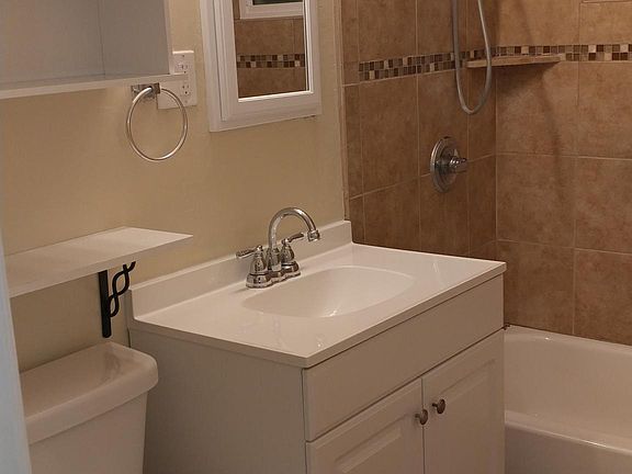 4th image of 1333 Hoover Ave #B
