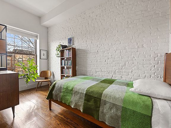 5th image of 118 President St APT 4
