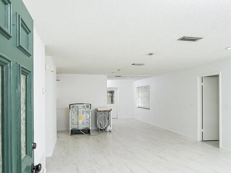 494 Romano St — Photo 18