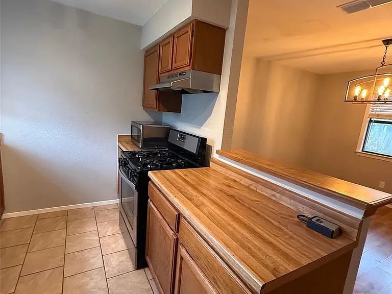2811 Crownspoint Dr — Photo 4