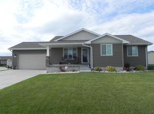 4232 Indiangrass Rd, Grand Island, NE 68803