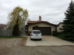 30200 Pointe Dr, Rockwood, MI 48173