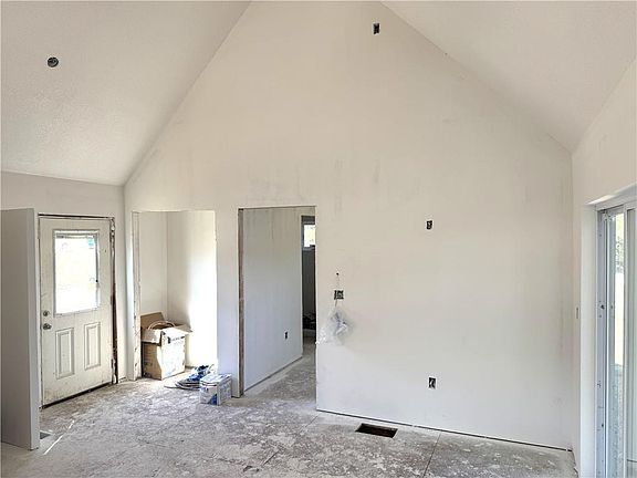 3rd image of 258 Sycamore Dr