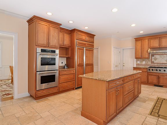 4th image of 38 Western Dr