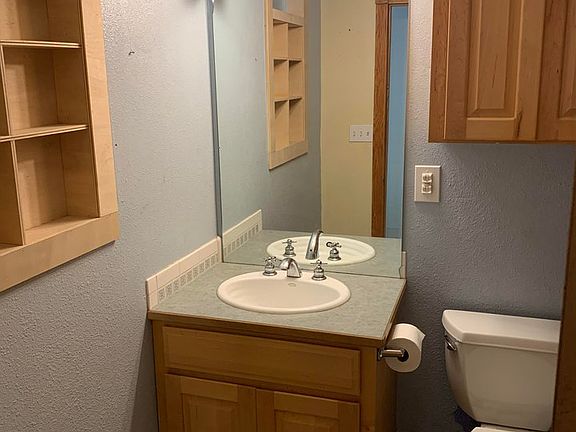 4th image of 118 E 8th St