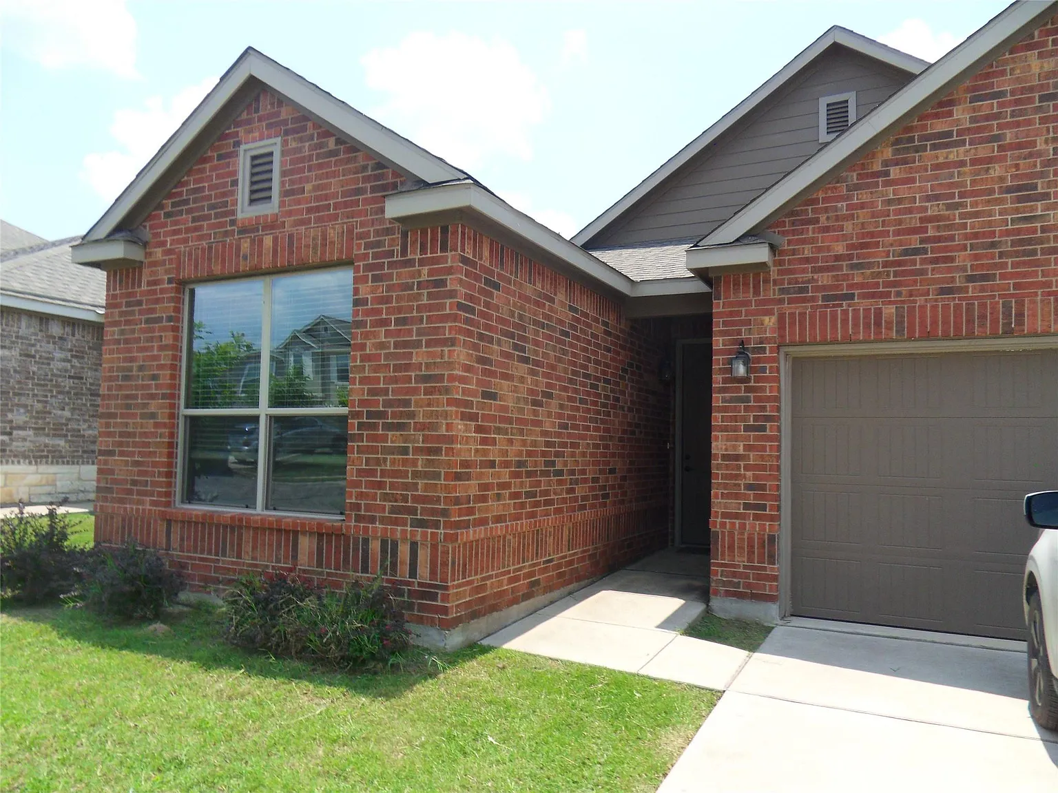 3 bed, 2.0 bath, 1647 sqft, $1,850 — Photo 1