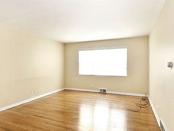 2nd image of 2450 W Berwyn Ave #1N