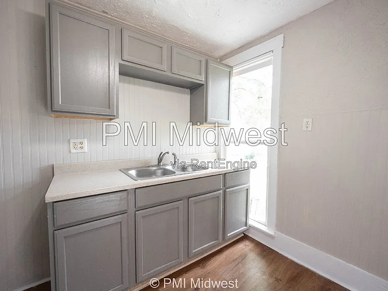 831 S Webster St — Photo 8