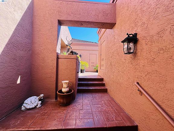 5th image of 4063 W Lakeshore Dr