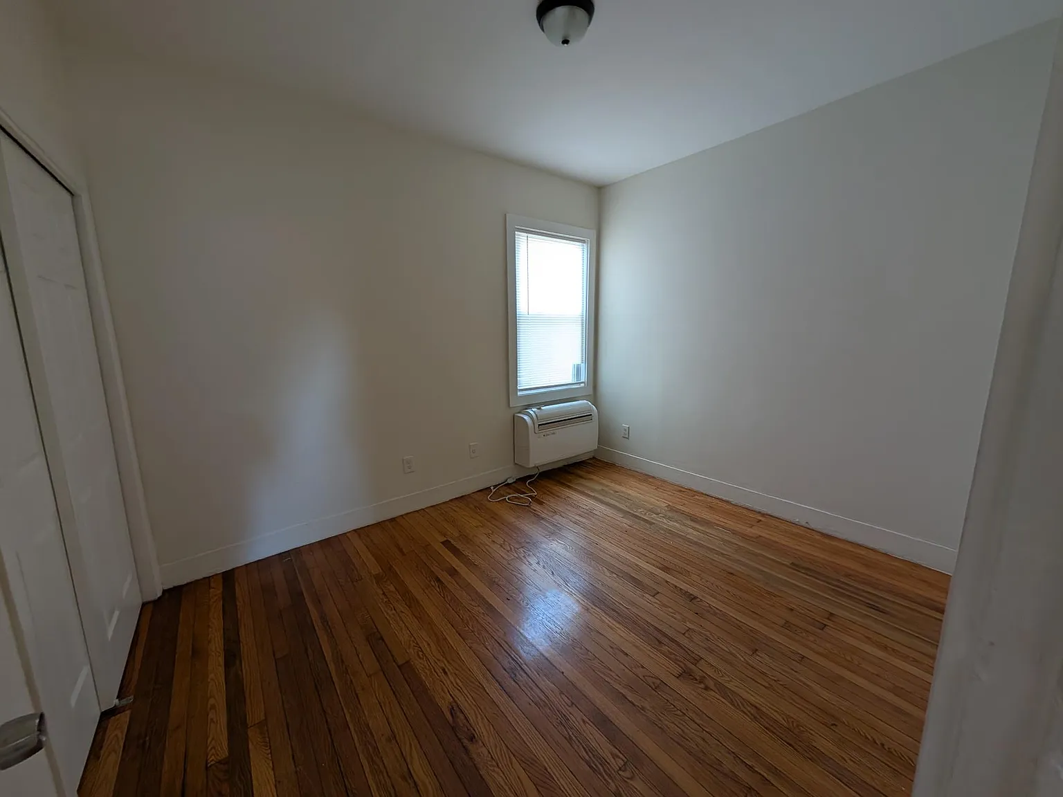 2 bed, 800 sqft, $2,400 — Photo 4