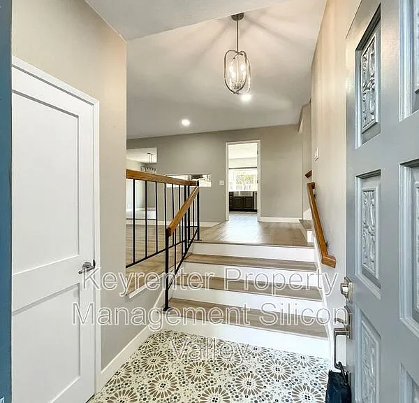 1806 Blackmore Ct — Photo 2