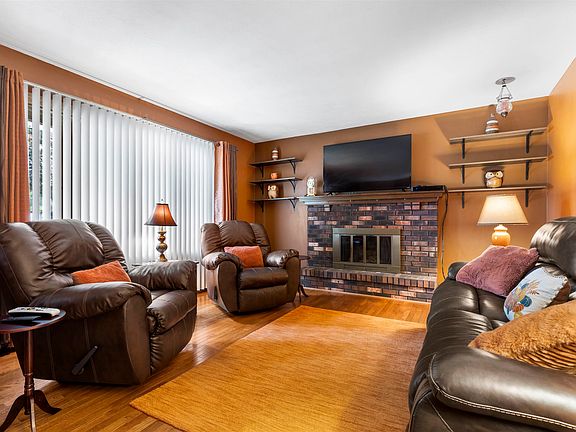 3rd image of 1606 River Bluff Blvd