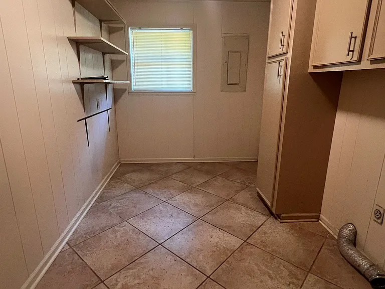 325 Lakeridge Trl — Photo 16