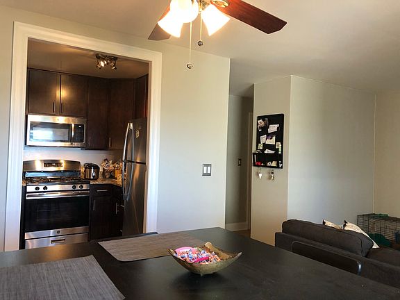 3rd image of 3639 N Pine Grove Ave APT 15A