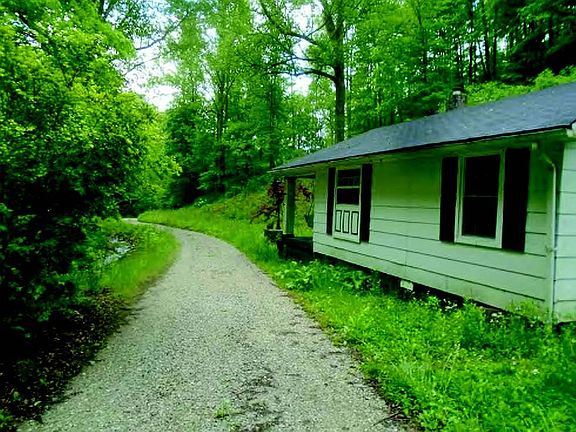4th image of 386 Mahaffey Hollow Rd