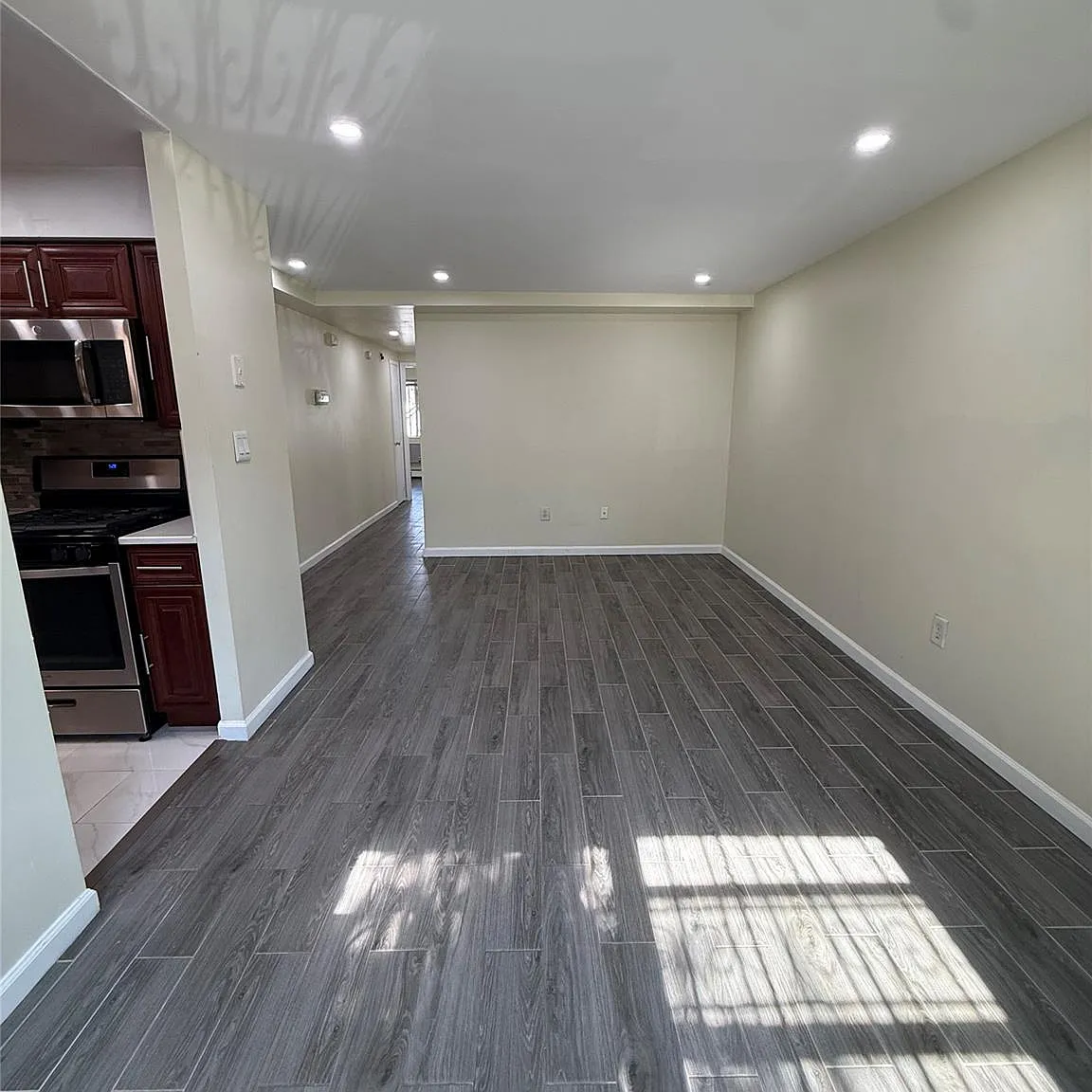 2 bed, 1.0 bath, 2052 sqft, $2,500 — Photo 2