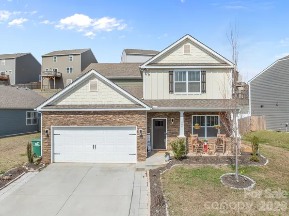 209 Marathon Ln, Candler, NC 28715