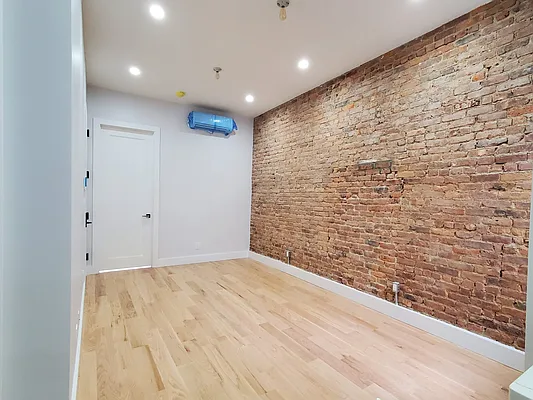 Rented by Evergreen Realty & Investments | media 5