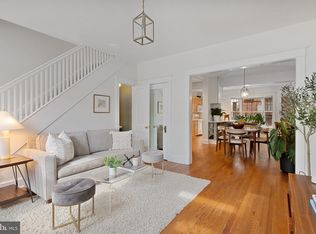 2009 37th St NW, Washington, DC 20007