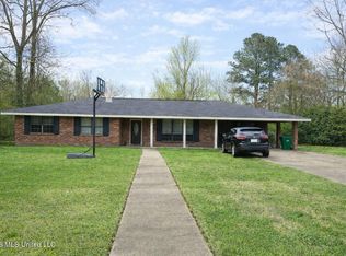 422 W Cherokee St, Centreville, MS 39631
