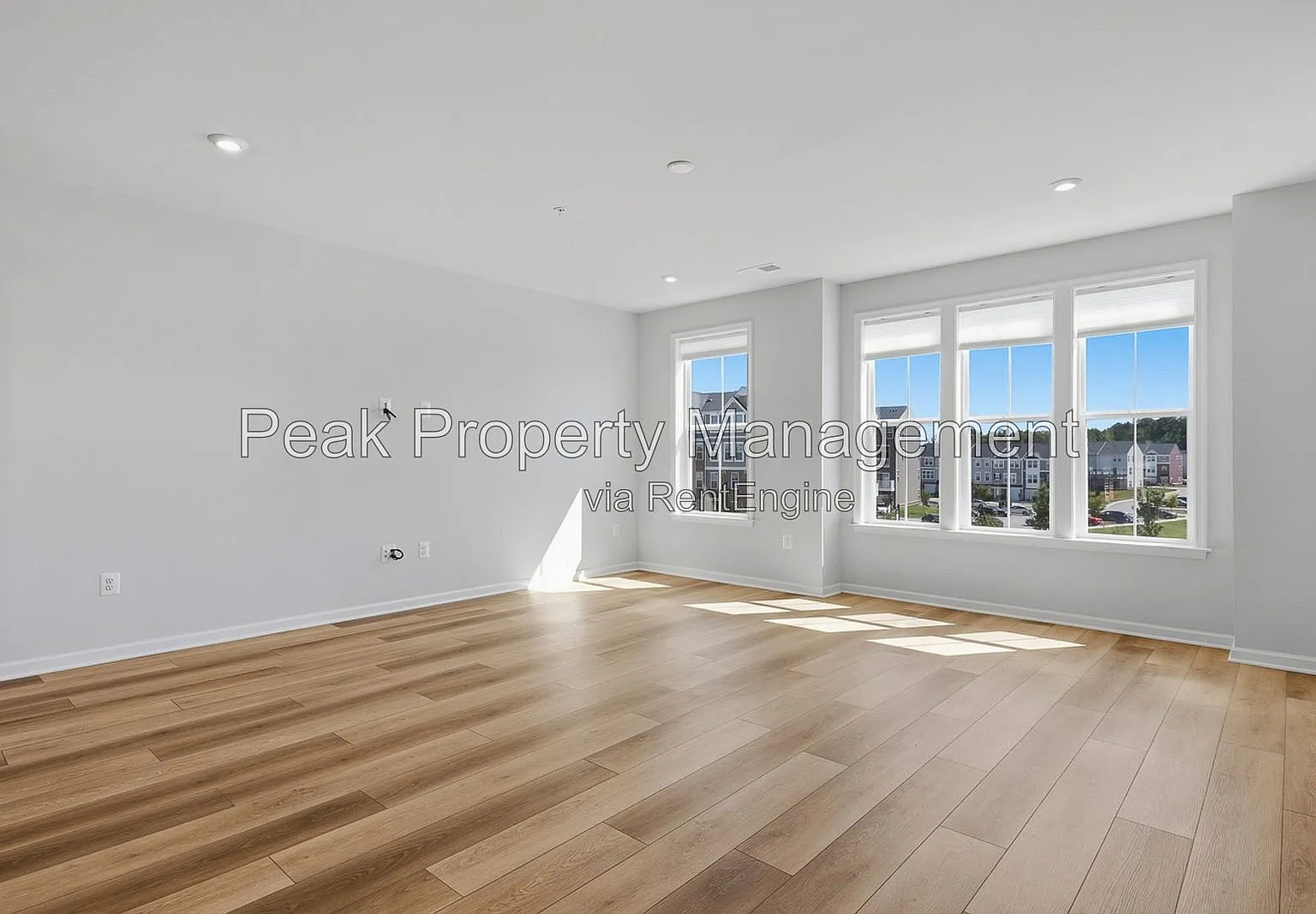 3 bed, 2.5 bath, 2365 sqft, $2,650 — Photo 3