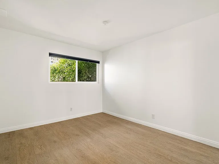 1720 Ardmore Ave #221 — Photo 15