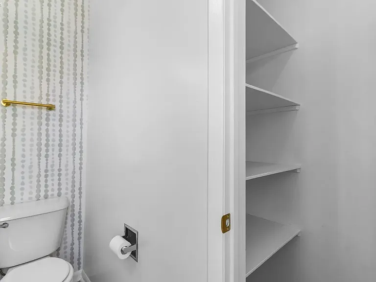 914 Hayes Ave — Photo 10