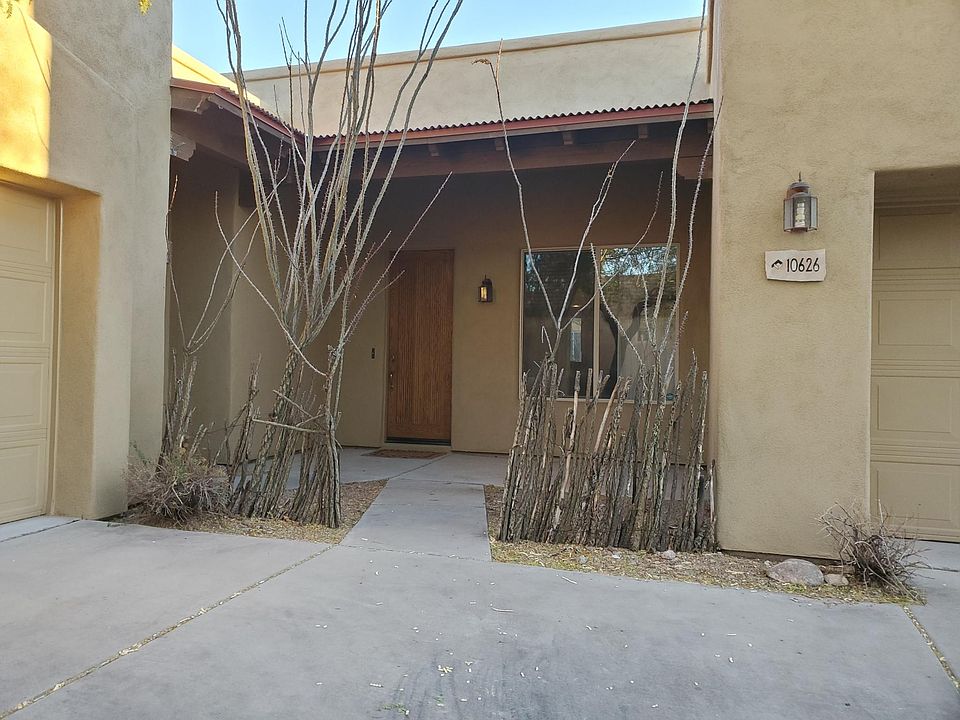 Private cozy entry.