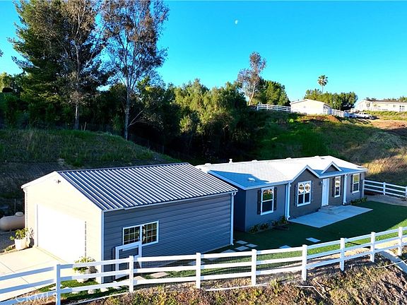 2nd image of 40589 Los Amantes Rd